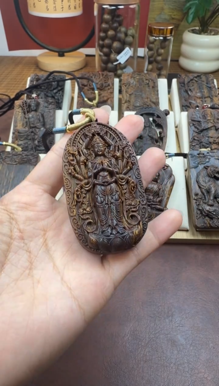 木木雕款 芽庄    站 千手观音 7cm 送养香瓶