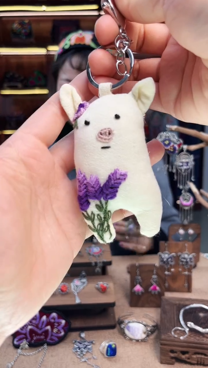 【闪购商品】织绣1701黔东南苗族刺绣