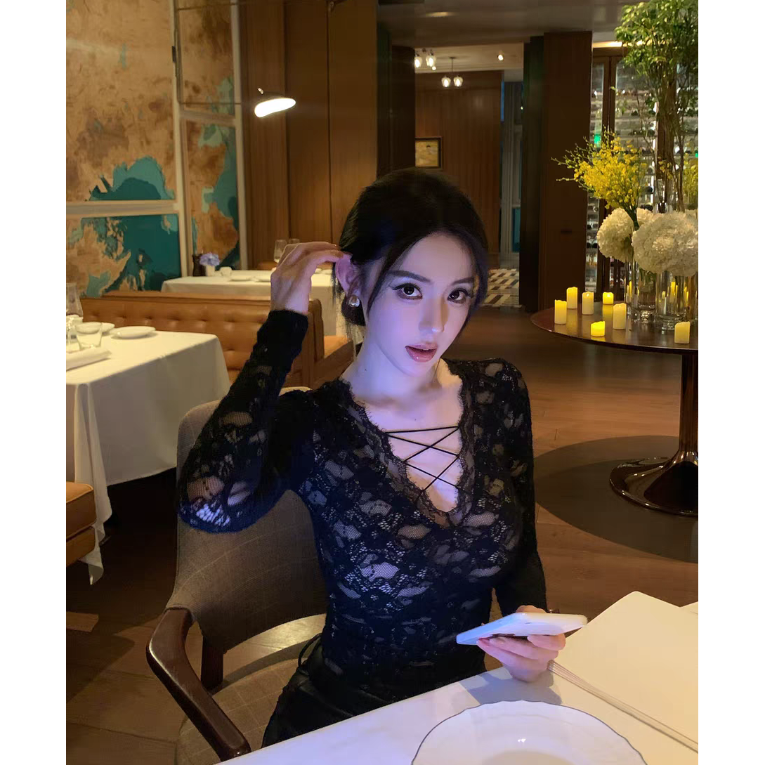 【小鱼】大码女装V领蕾丝衫纯欲性感修身显瘦长袖内搭打底上衣14036