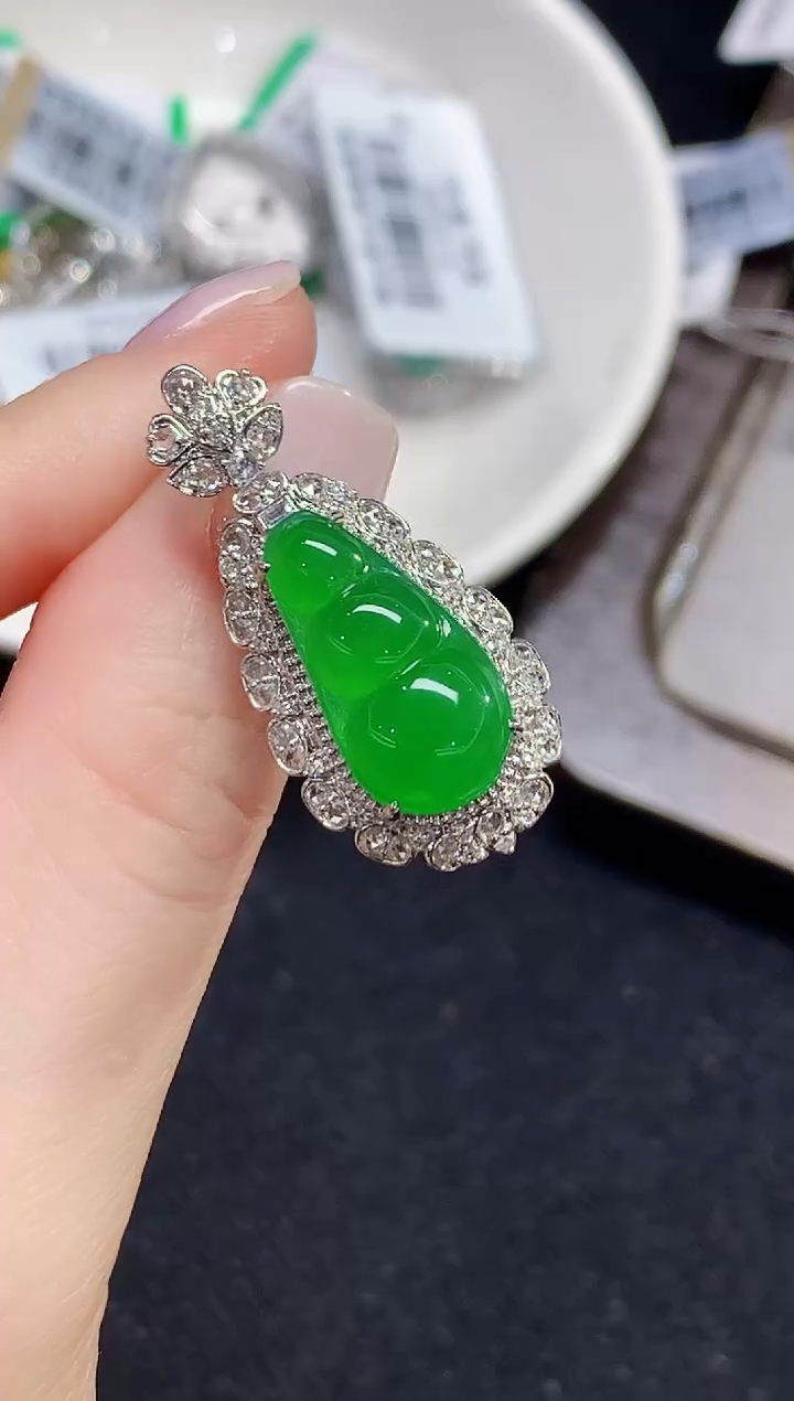 吊坠(不含链)18K金镶嵌翡翠多样性发其一