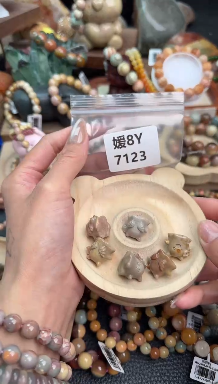 【闪购商品】石英质玉手链未镶嵌8Y7123