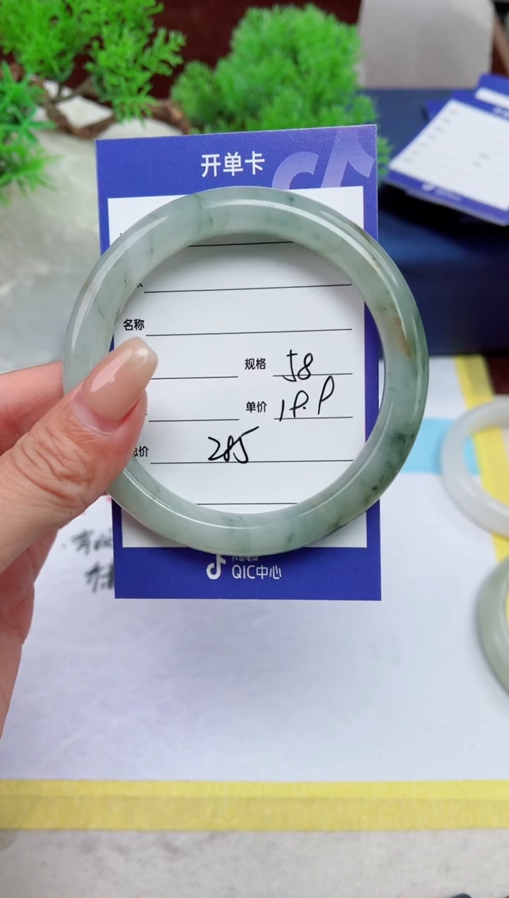 【闪购商品】石英质玉手镯未镶嵌285