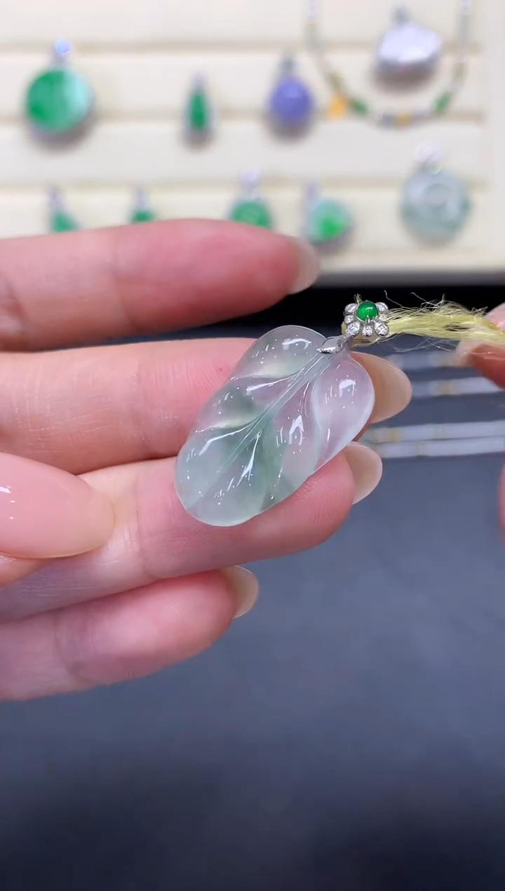 【闪购商品】翡翠颈饰18K金镶嵌Q149     