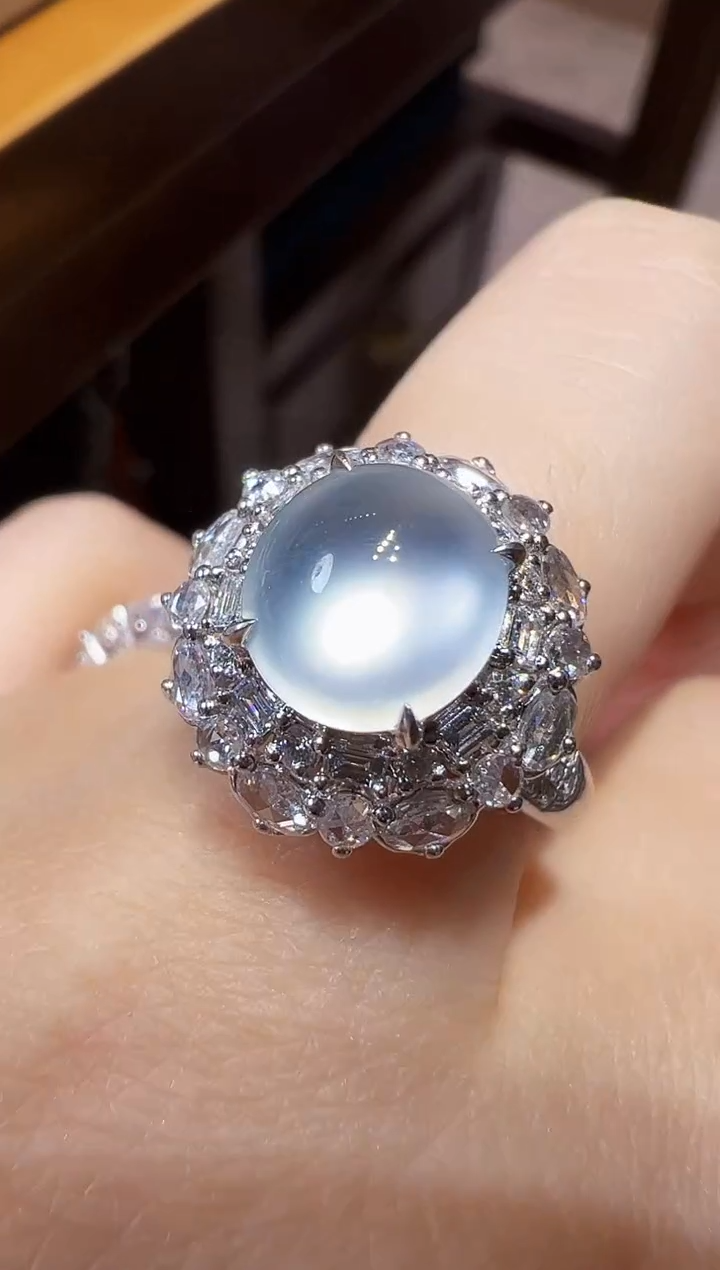 18K金镶嵌戒指翡翠红****贝蛋面分单