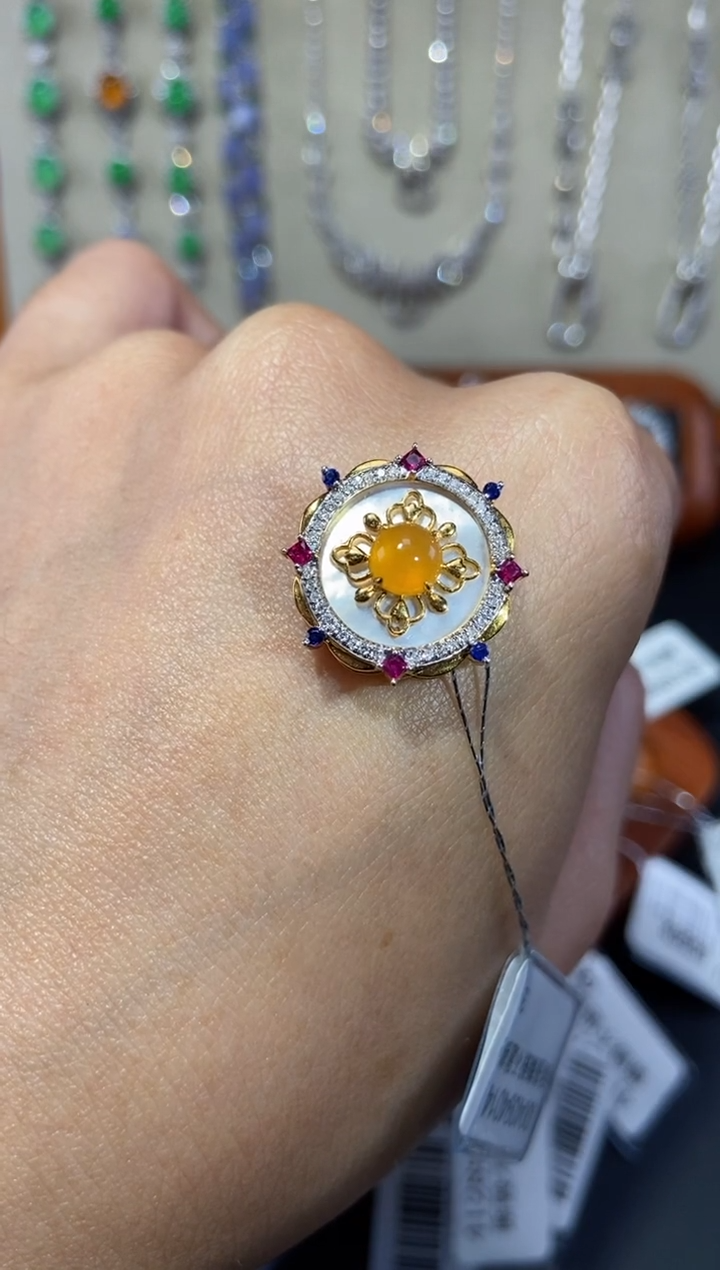 【闪购商品】翡翠颈饰18K金镶嵌吊坠