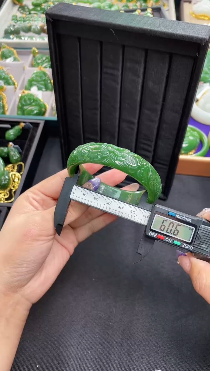 【闪购商品】和田玉手镯未镶嵌61多样性发一