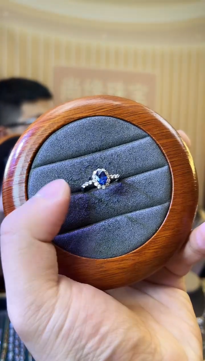 蓝宝石戒指银S925镶嵌蓝宝石