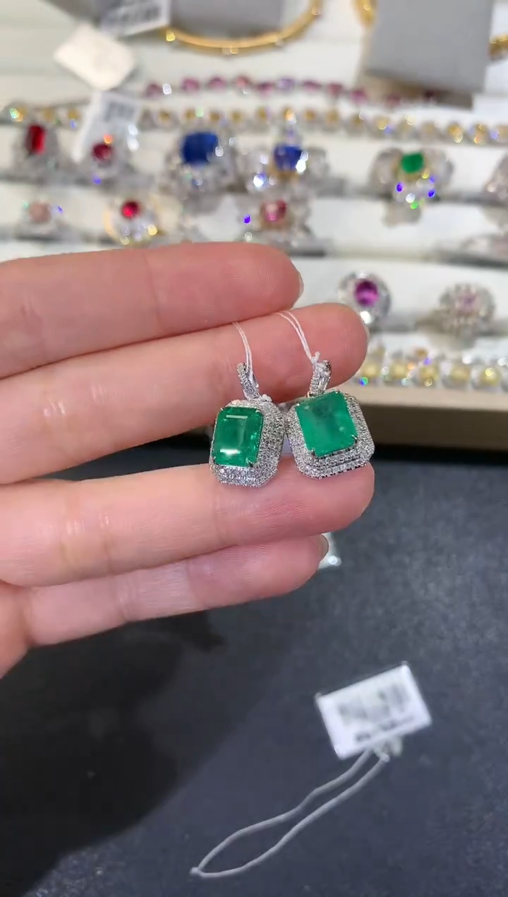 【闪购商品】祖母绿吊坠18K金镶嵌R282|5980多样性发其一