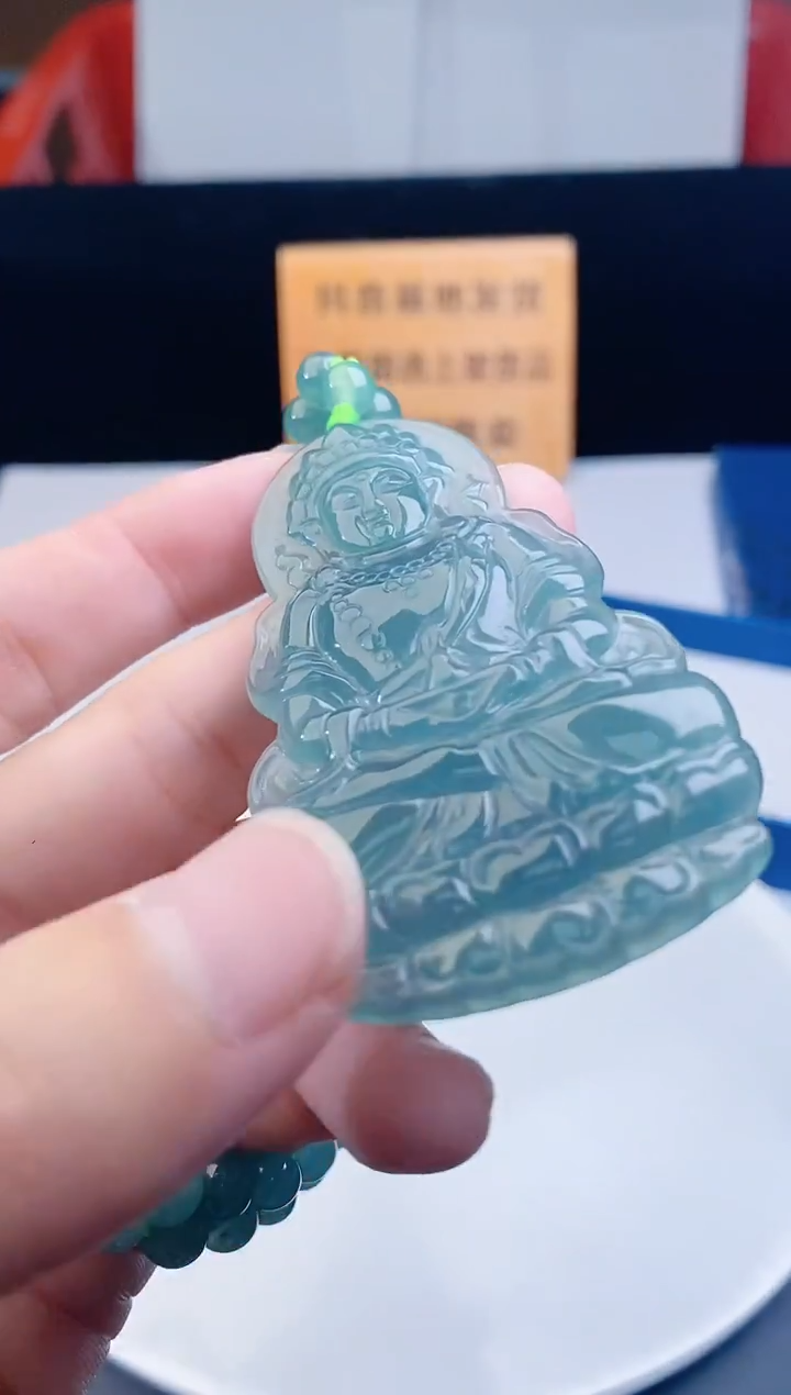 颈饰未镶嵌翡翠   