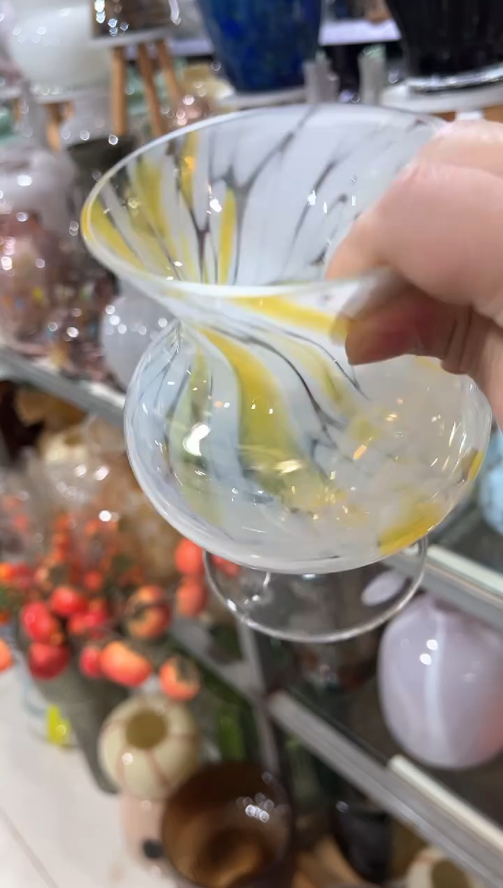 【闪购商品】无铅玻璃黄白相间风灯花瓶