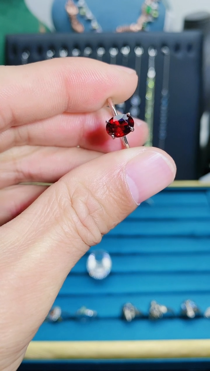 【闪购商品】石榴石戒指银S925镶嵌11121