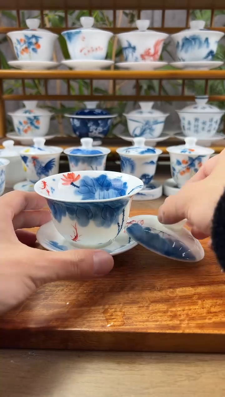 【闪购商品】微瑕线条莲150ml內绘盖碗