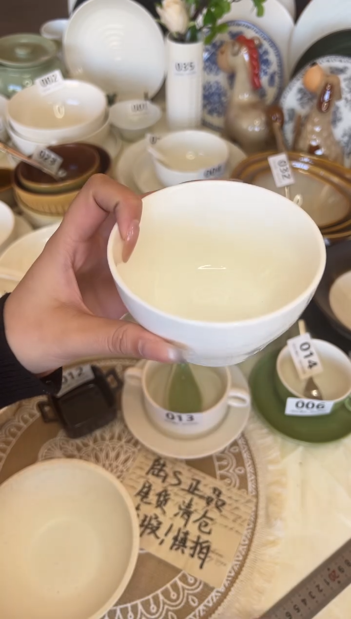 新骨瓷060瑕疵 暖白暗线条 4,25寸小碗