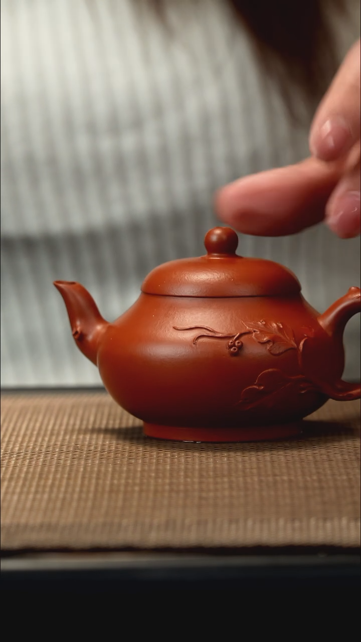 紫砂茶盏朱泥贴叶120CC莲壶