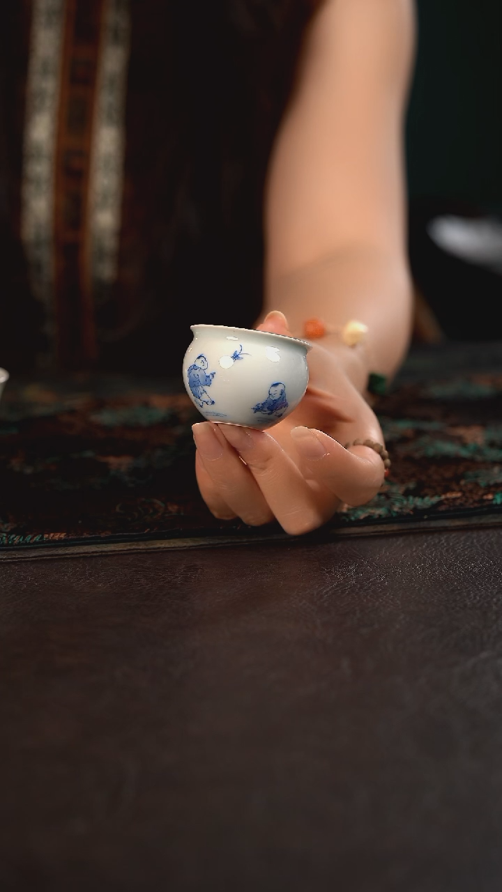 聚澜堂童子扑蝶小缸杯