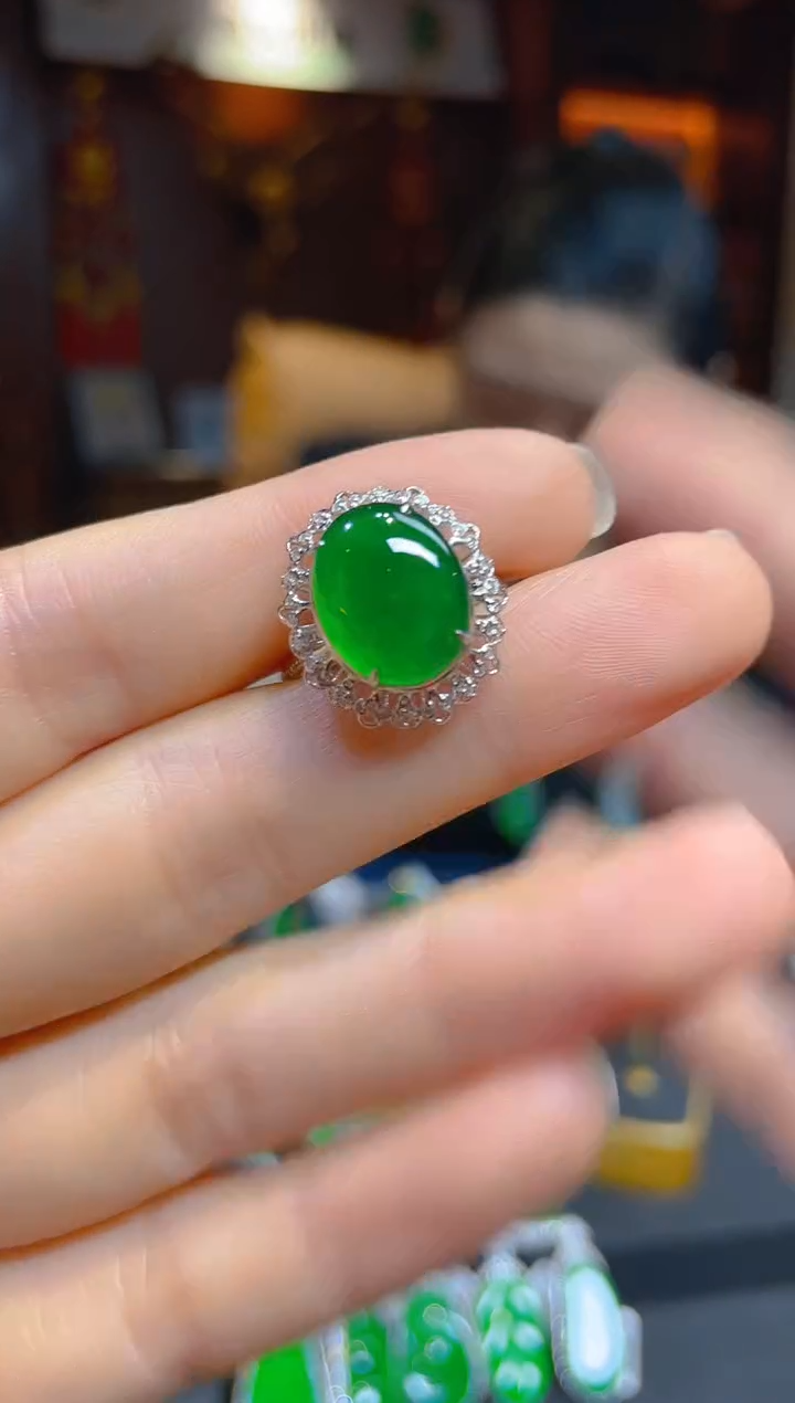 【闪购商品】翡翠戒指18K金镶嵌114318天然A货翡翠蛋面戒指