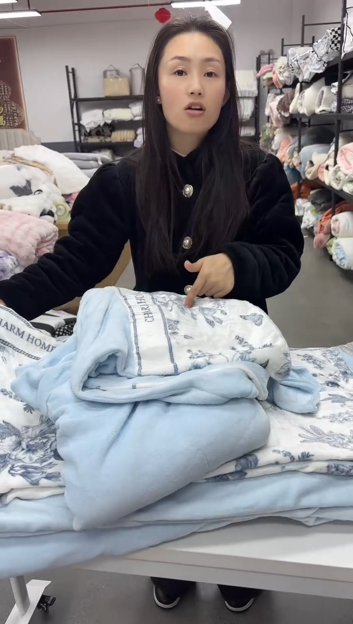 氨纶2米蓝色青花瓷四件套勾到了瑕疵