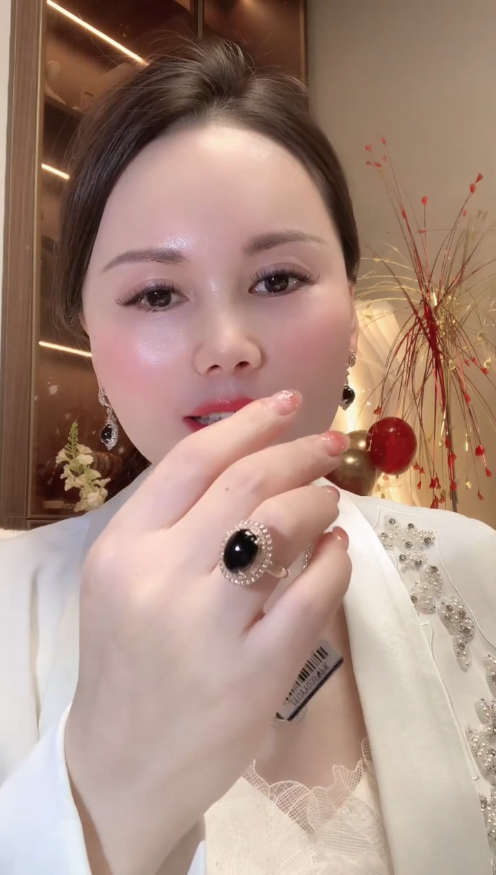 【闪购商品】翡翠戒指18K金镶嵌F57