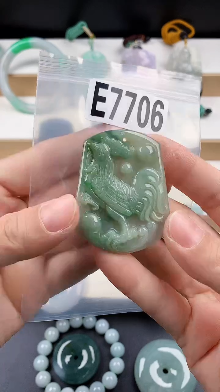 颈饰未镶嵌翡翠天然翡翠吊坠挂件