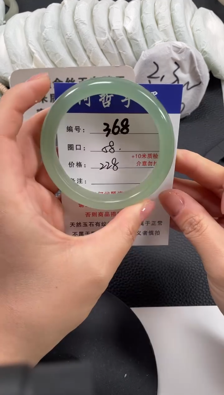 【闪购商品】石英质玉手镯未镶嵌58