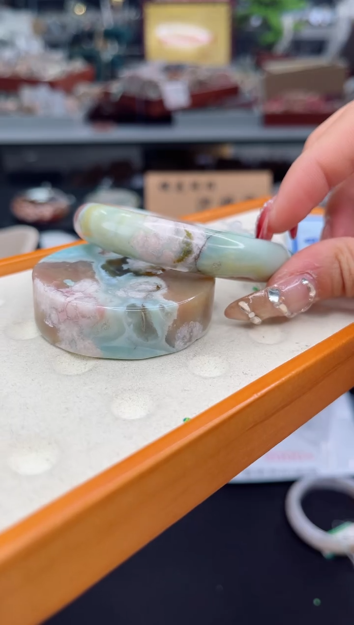 【闪购商品】石英质玉手镯未镶嵌54圈口（赠品镯心）2S9809