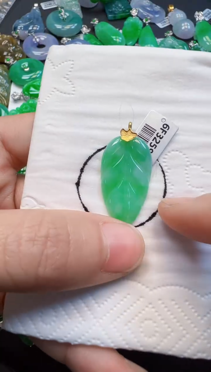 【闪购商品】翡翠吊坠(不含链)18K金镶嵌380