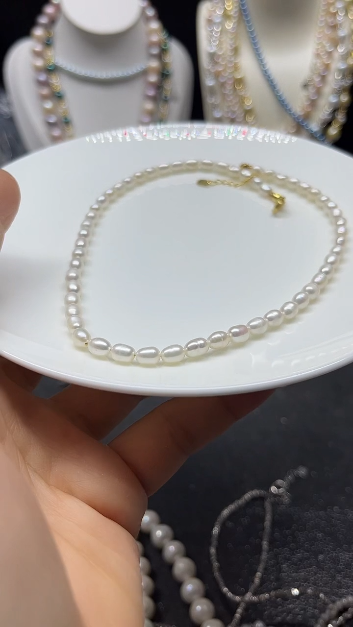 颈饰未镶嵌淡水珍珠多人