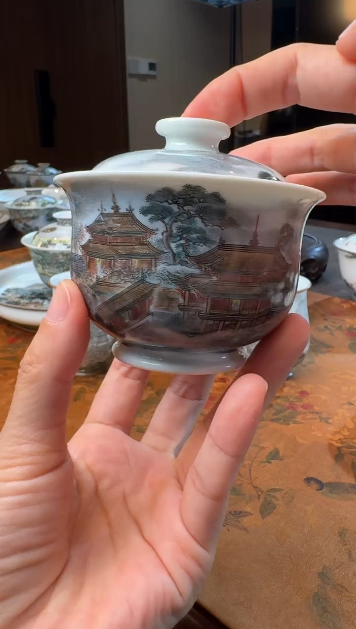 手绘粉彩梁园盛景岩茶盖碗
