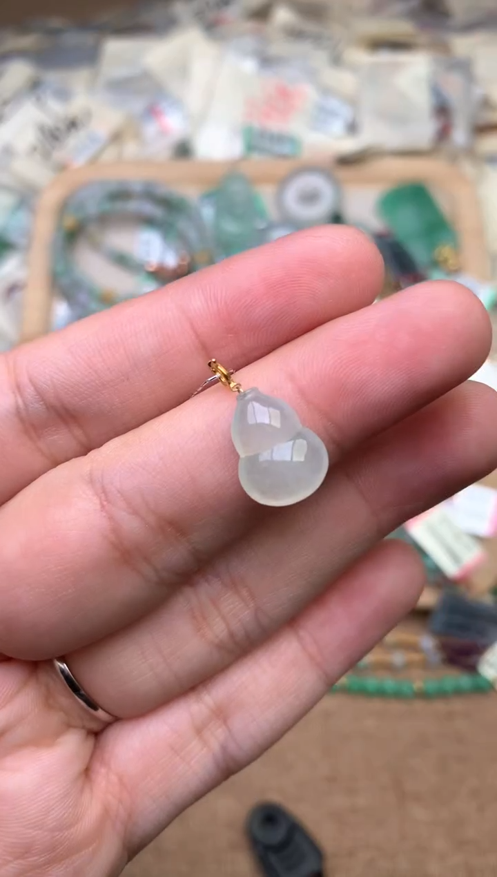 18K金镶嵌挂件翡翠1