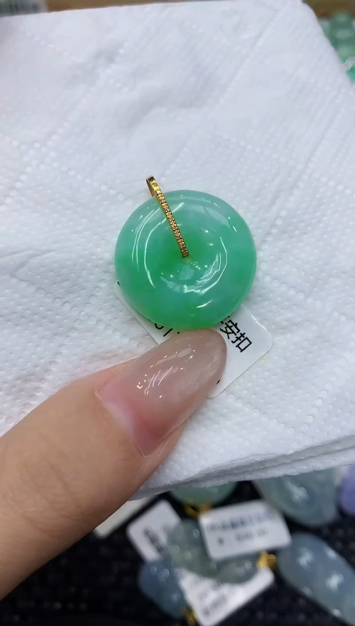 翡翠18K金镶嵌颈饰111111111111