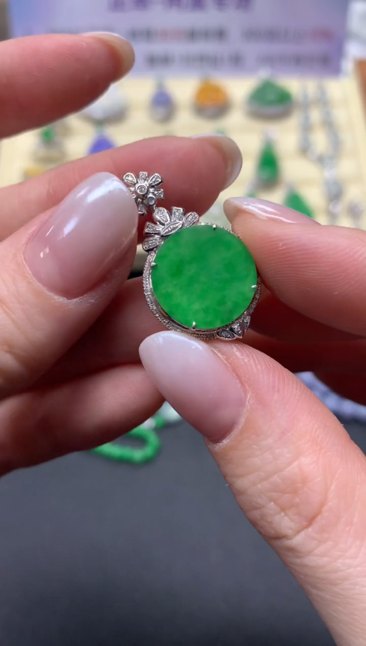 【闪购商品】翡翠吊坠(不含链)18K金镶嵌吊坠|2700+270