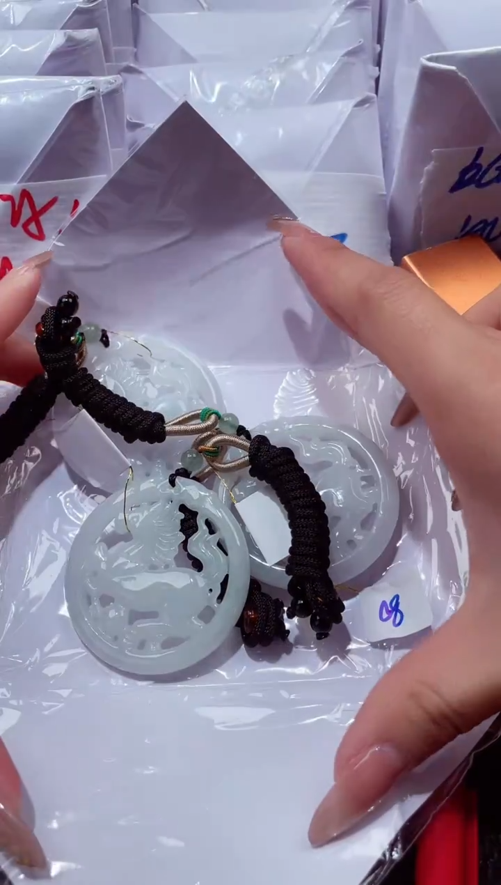 颈饰未镶嵌翡翠00000053多样性发其一