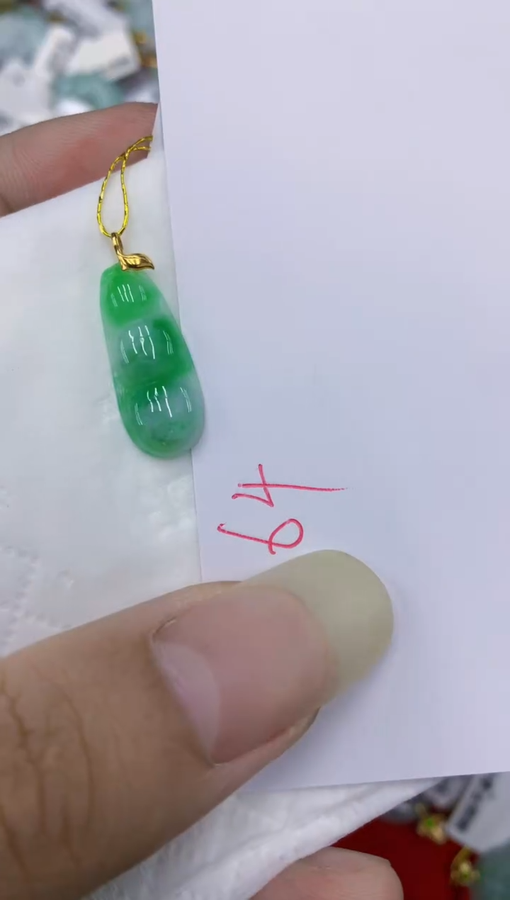 翡翠18K金镶嵌颈饰1111111111