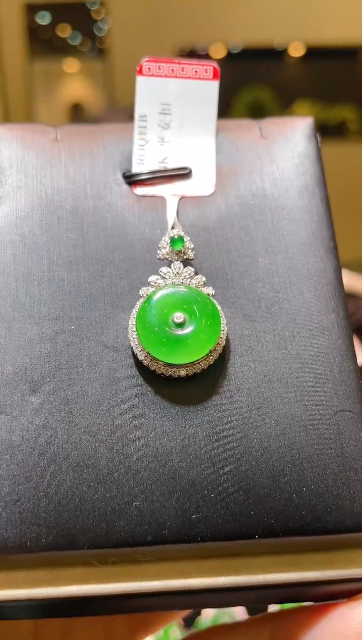 【闪购商品】翡翠吊坠(赠链)18K金镶嵌A79