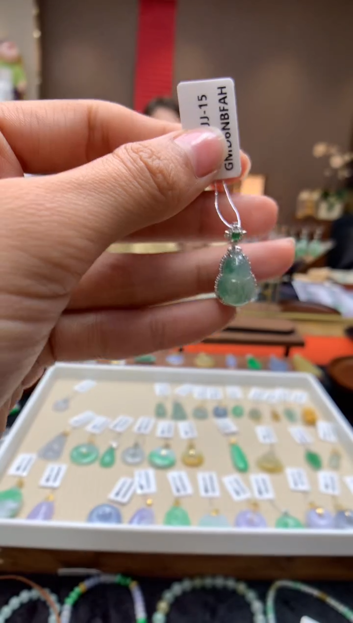 【闪购商品】翡翠颈饰18K金镶嵌葫芦