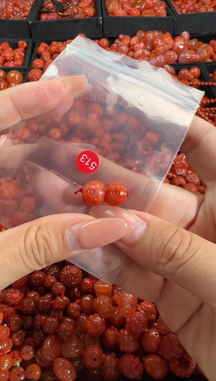 南红玛瑙未镶嵌颈饰2