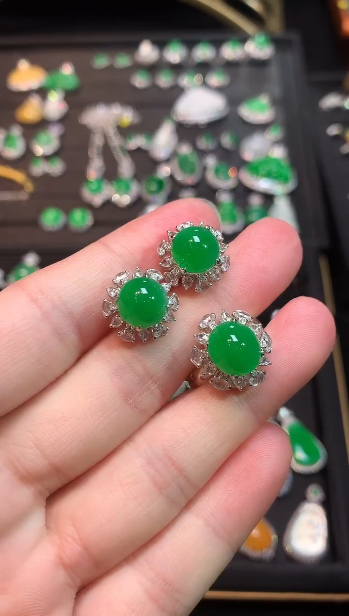 18K金镶嵌翡翠耳饰满冰满绿蛋面耳钉戒指套装