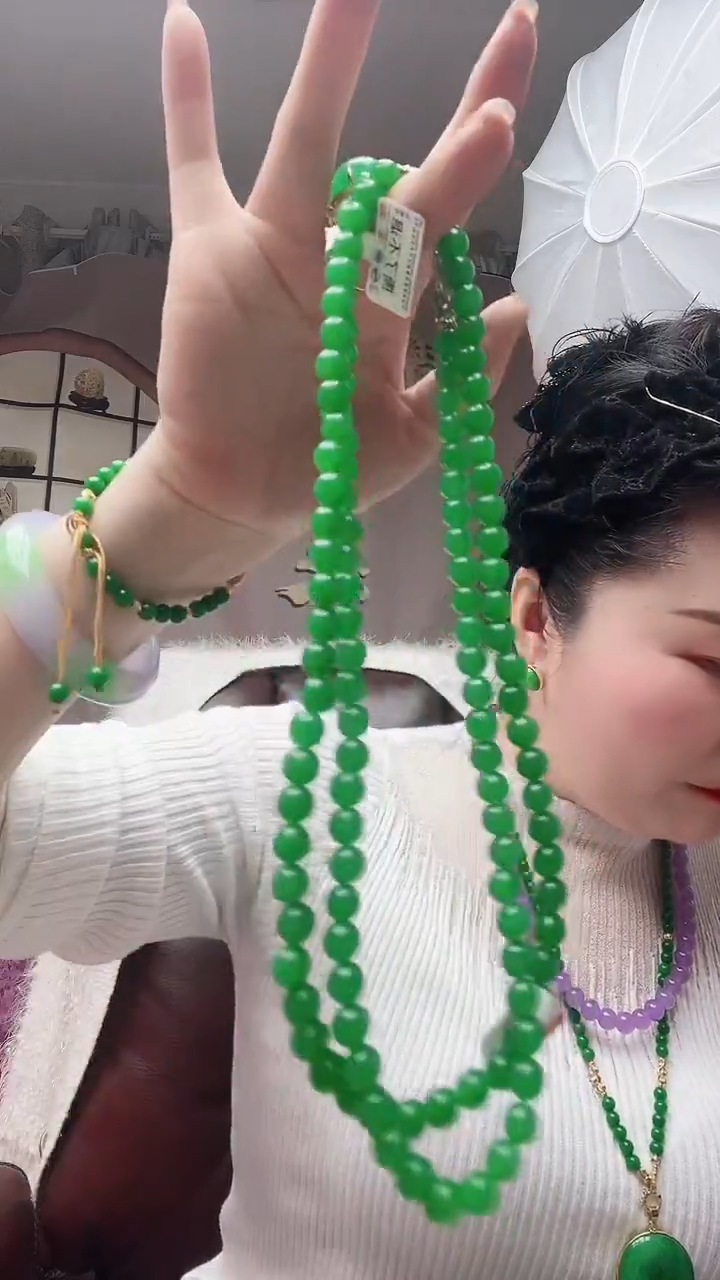 【闪购商品】翡翠颈饰14K金镶嵌卡8妈妈连绿色
