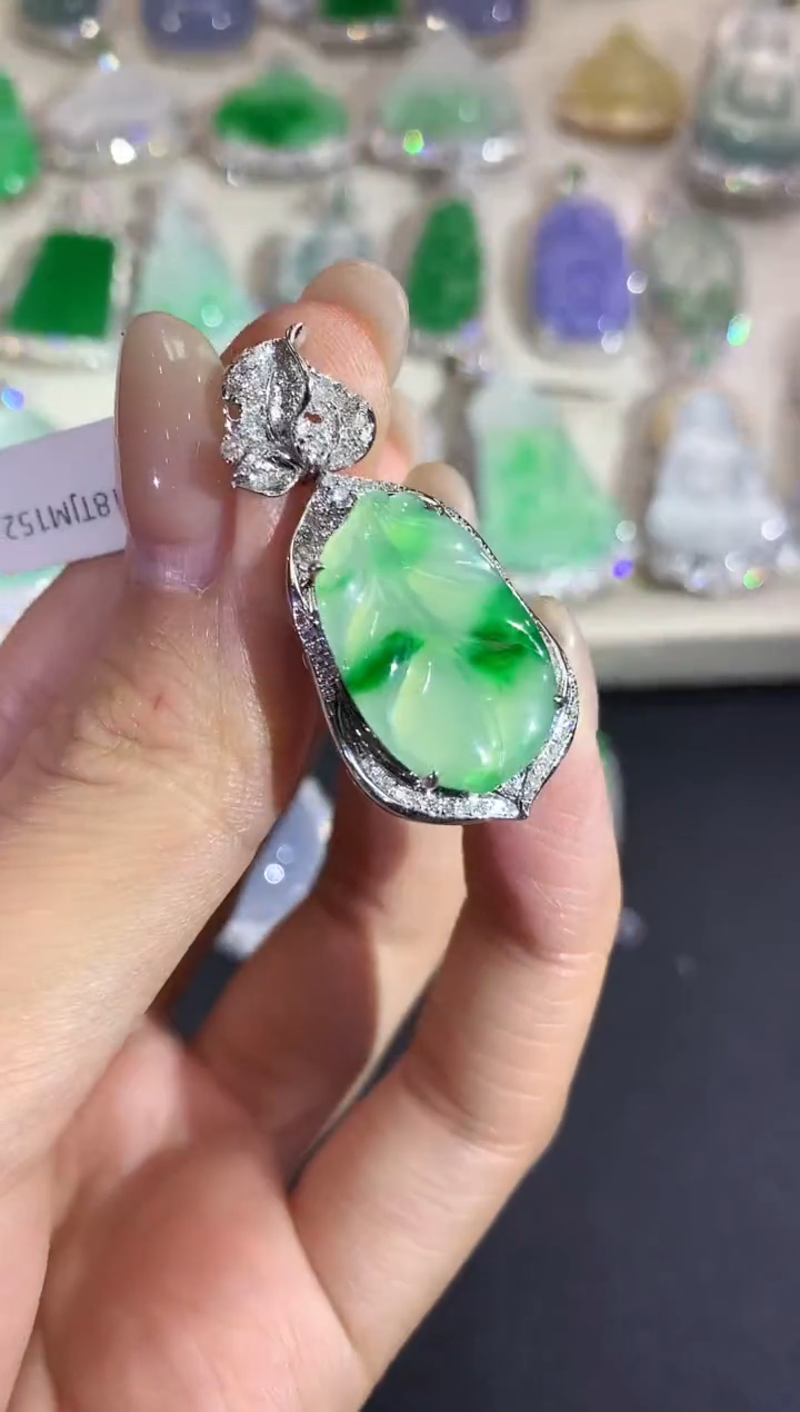 【闪购商品】翡翠吊坠(不含链)18K金镶嵌q68      