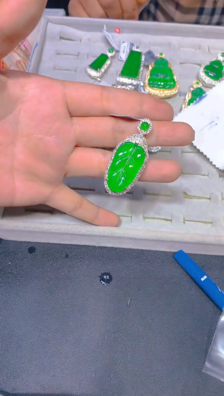 【闪购商品】定制翡翠未镶嵌90定制翡翠.多样性发货（发其一）