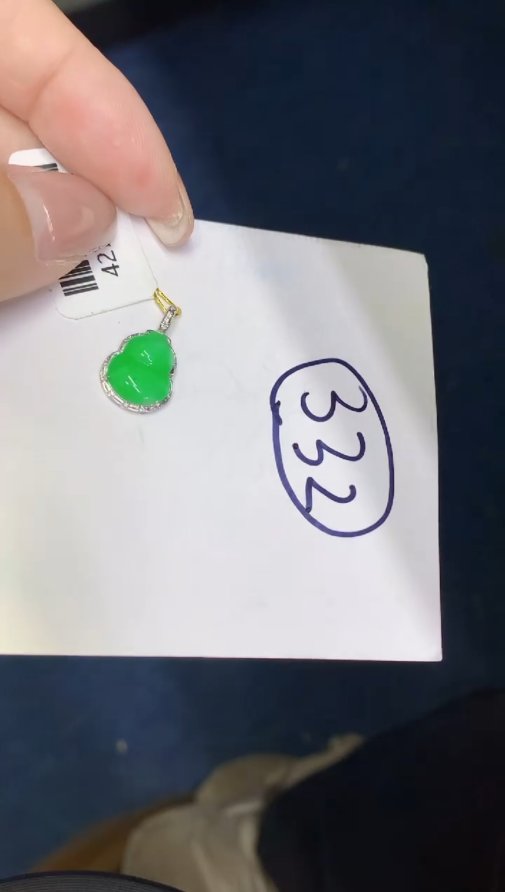 翡翠18K金镶嵌颈饰00000000000