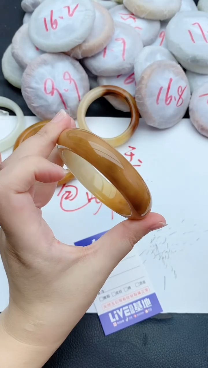 石英质玉手镯未镶嵌123+57.9