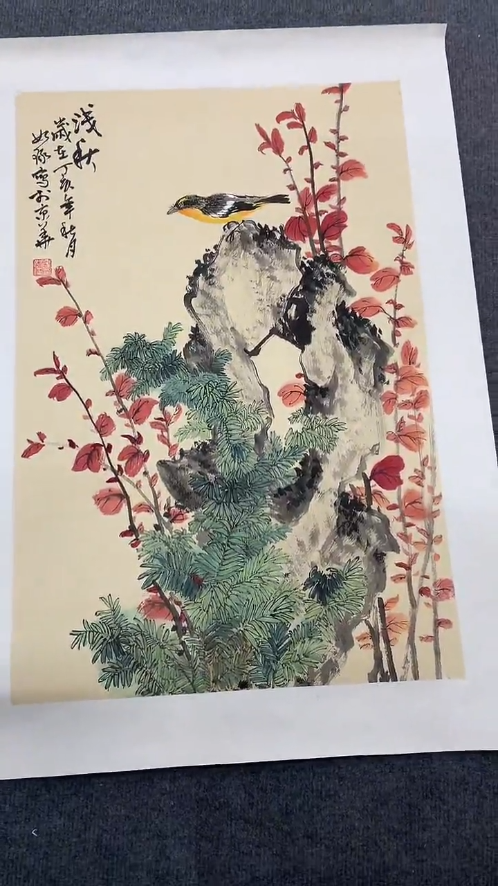 竖款精品开三花鸟，浅秋