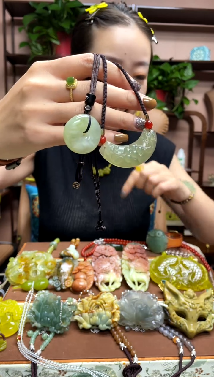 未镶嵌岫玉吊坠·
