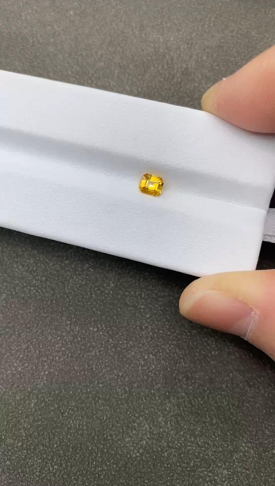 【闪购商品】蓝宝石裸石未镶嵌0.66克拉 金丝雀黄色蓝宝石