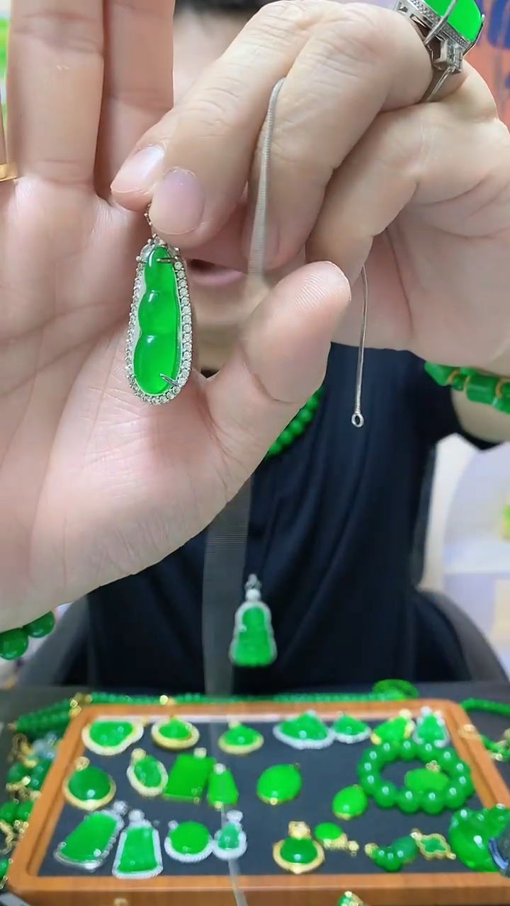 翡翠银S925镶嵌吊坠(赠链)翡翠吊坠