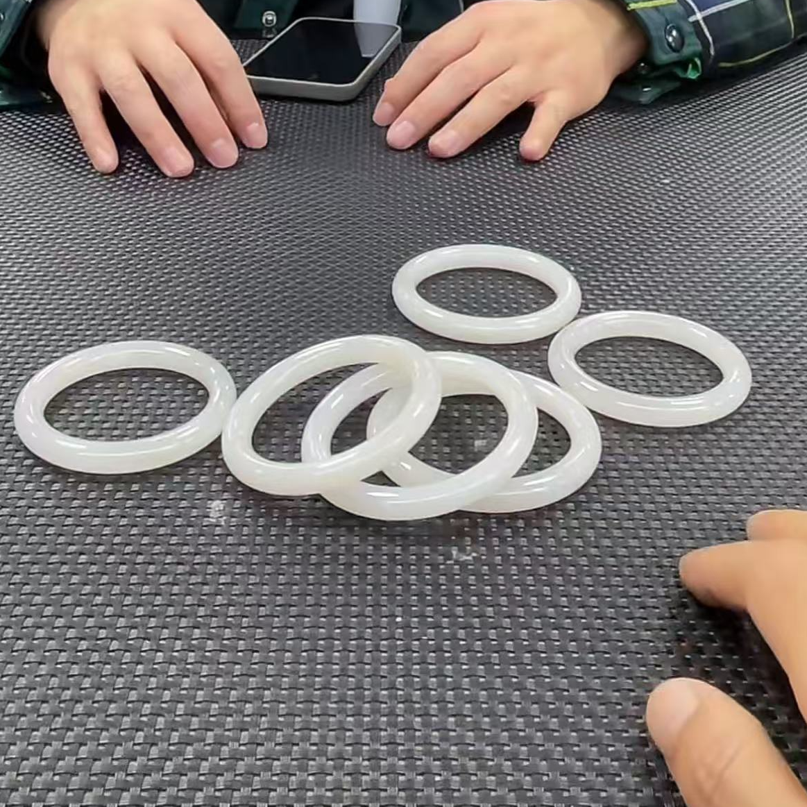 【何晟铭专属】和田玉手镯 多样性发一件