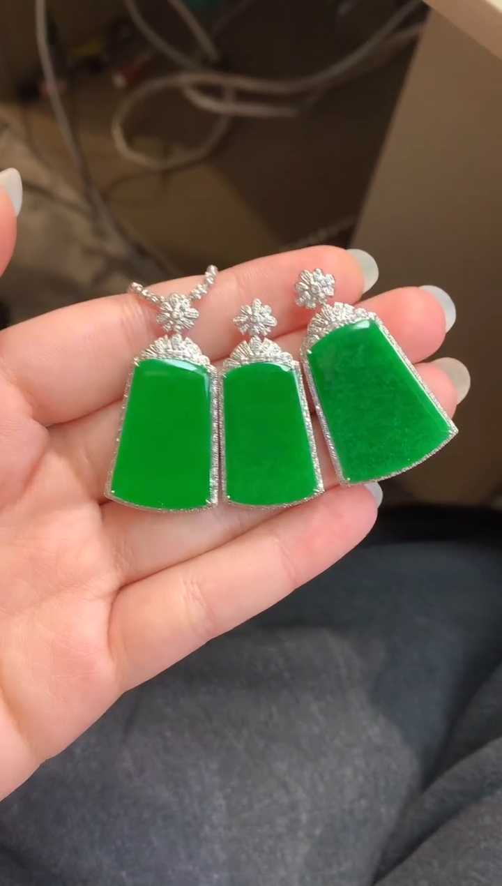 吊坠(不含链)18K金镶嵌翡翠A90|多样性发其一|8800