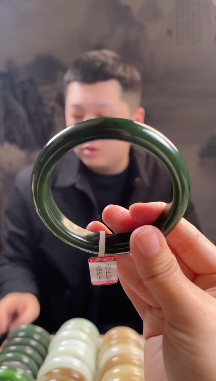 未镶嵌手镯和田玉60圈口5365