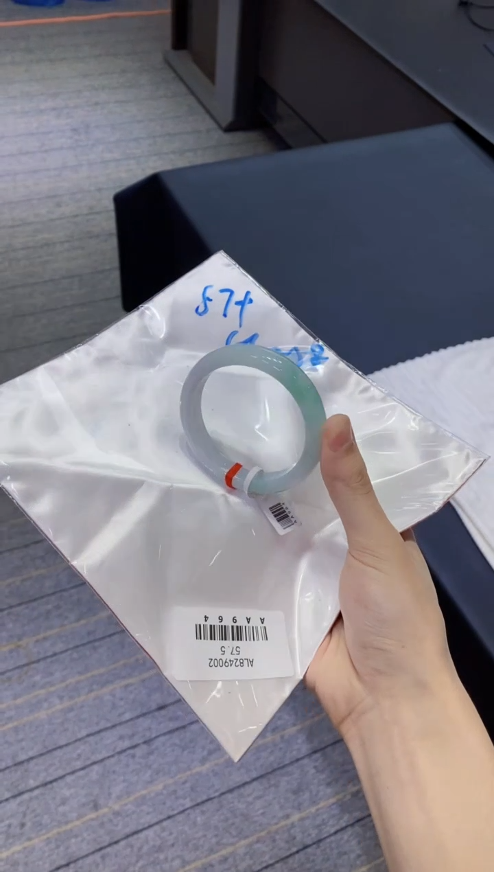 【闪购商品】翡翠手镯未镶嵌            